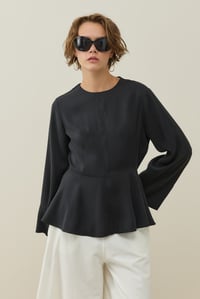 Siyah Bel Formlu Minimal Bluz