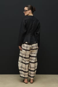 Siyah Hakim Yaka Peplum Keten Bluz