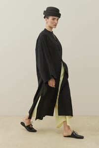 Siyah Hakim Yaka Uzun Vual Kimono