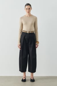 Siyah Pile Detaylı Crop Boy Gabardin Pantolon