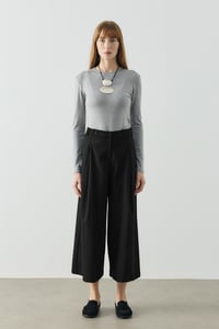 Siyah Üç Düğme Detaylı Crop Pantolon