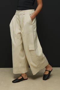 Taş Kargo Cepli Crop Keten Pantolon
