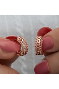 Gümüş Rose Petek Desenli Halka Kadın Küpe  T8482MR