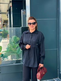 Cebi İşleme Detaylı Önden Düğmeli İpek Modal Kumaş Siyah