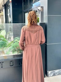 File Detaylı Tam Boy Kap Kahverengi