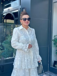 GÜPÜRLÜ KAT KAT ELBİSE