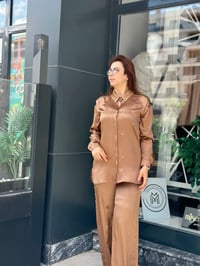 İkili Zımba İşlemeli Saten Pantolonlu Takım Bej