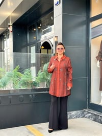 İpek Kumaş Taş İşlemeli Gömlek Tarçın