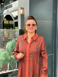 İpek Kumaş Taş İşlemeli Gömlek Tarçın