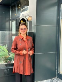 İpek Kumaş Taş İşlemeli Gömlek Tarçın