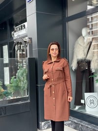 Kapitone Taş Detaylı Uzun Kap