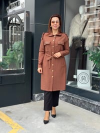 Kapitone Taş Detaylı Uzun Kap