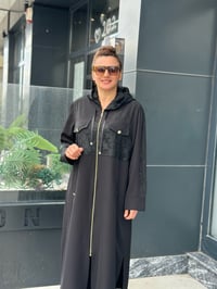 Kapşonlu Kendinden Desenli Taş İşlemeli Kap Siyah