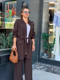 MÜSEMMA KAPİTONE KOL DETAYLI AYÇA TAKIM