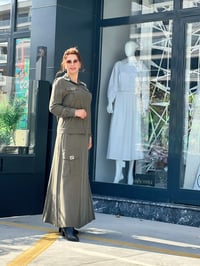 Qupra Kumaş Düğme Detaylı Etekli Takım Haki