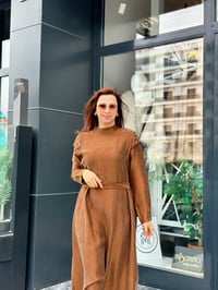 Qupra Omuz Taş Detaylı Qupra Elbise Kahverengi