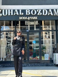 Saten Kumaş İnci Detaylı Broş ceket Pantolon 
