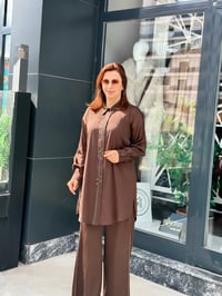 Saten Özel işlemeli İkili Pantolonlu Takım Kahverengi