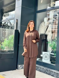Saten Özel işlemeli İkili Pantolonlu Takım Kahverengi