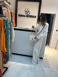 Yakada Kontrastlı Kısa Ceketli Blazer Takım Ekru