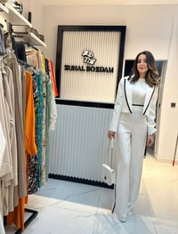 Yakada Kontrastlı Kısa Ceketli Blazer Takım Ekru