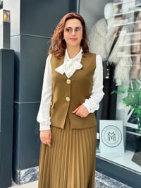Yelekli Gold Düğme Detaylı Pileli Etekli Takım Yağ Yeşili