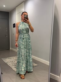 Halter Yaka Viskone Kumaş Uzun Elbise