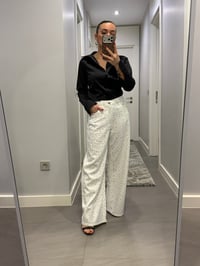 Taş Detaylı Jean