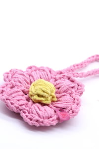 Çiçek örgü çanta süsü pembe