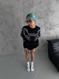 Kadın Bisiklet Yaka Yıldırım Baskılı  Kısa kol Oversize T-Shirt - Siyah