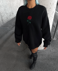 Kadın Oversize Kapüşonlu Cepli GÜL Baskılı 3 İplik Pamuklu Hoodie Sweatshirt - Siyah