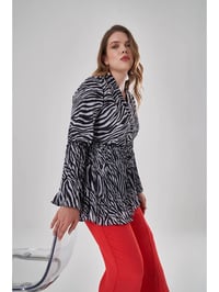 Mizalle Zebra Desenli Kuşaklı Volan Kollu Kadın Siyah Beyaz Tunik