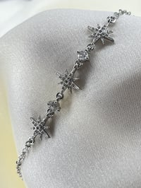 Fashion Jewelry Vip 3 Kristal Detaylı Zirkon Taşlı Su Yolu Kadın Bileklik Gold