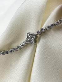 Fashion Jewelry Vip Yonca Detaylı Zirkon Taşlı Kadın Bileklik Gümüş