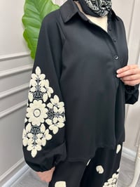 Ghisa 4711T9388 Siyah Kabartma Çiçek Detay Pantolonlu Takım