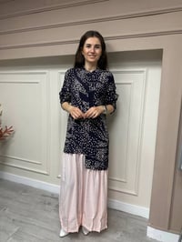 İnvee 6796 Siyah-Pembe Düğmeli Desenli Elbise