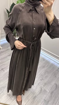 Miss Dalida 3264802 Kahve Beli Büzgülü Gömlek Yaka Uzun Elbise