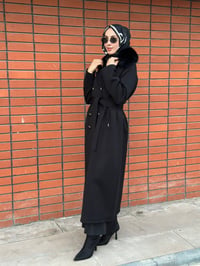 Miss Dalida 4268014 Siyah Kürk Yakalı Kuşaklı Uzun Palto 