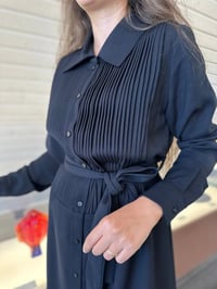 Misswhence 34301 Siyah Pilise Detaylı Gömlek