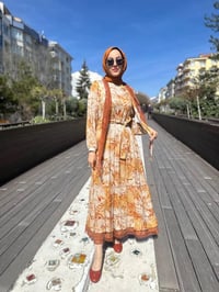 Misswhence 35808 Oranj Desenli Fularlı Elbise