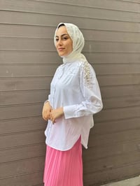 MY312 24S8198 Beyaz Omzu Taşlı Gömlek