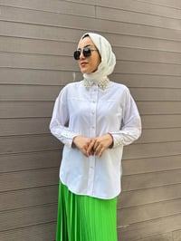 MY312 24S8199 Beyaz Manşet Ve Yaka Taşlı Gömlek