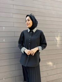 MY312 24S8199 Siyah Manşet Ve Yaka Taşlı Gömlek
