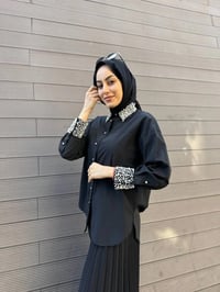 MY312 24S8199 Siyah Manşet Ve Yaka Taşlı Gömlek