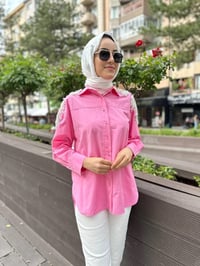 MY312 24S8247 Pembe Çift Omuz İşlemeli Gömlek