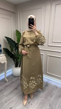 Nuss Triko 26Y2053 Sütlü Kahve Nakış İşleme Detaylı Elbise