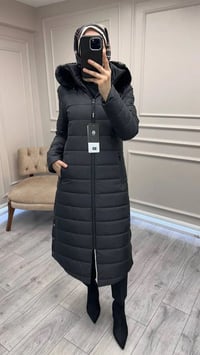 Trenç 5601 Siyah Kapüşonu Kürklü Midi Boy Şişme Kaban