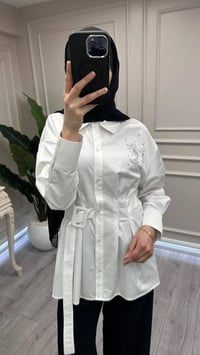 Wennora 1039 Beyaz Yakası Taşlı Beli Kemer Detaylı Gömlek