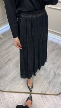 Yusuf Özdemir 1642 Siyah Boncuk Detaylı Etek
