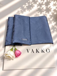 Vakko %100 Saf İpek Jakarlı Yaprak Desenli Eşarp | Lüks ve Zarif İpek Eşarp